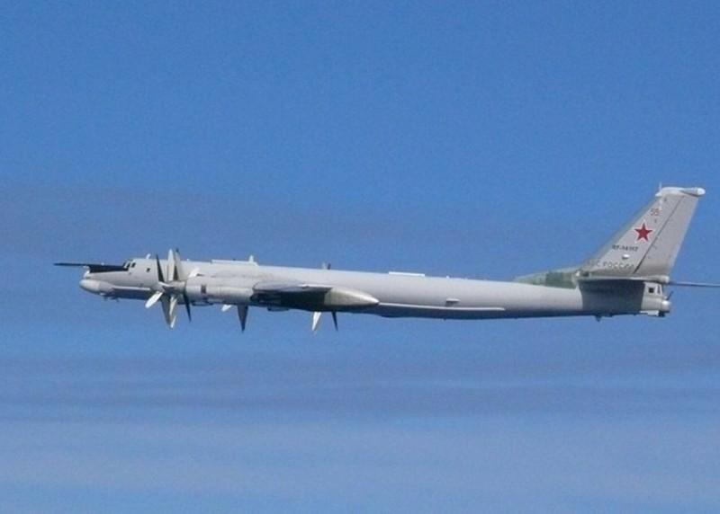 Máy nay ném bom TU-95 của Nga Máy nay ném bom TU-95 của Nga