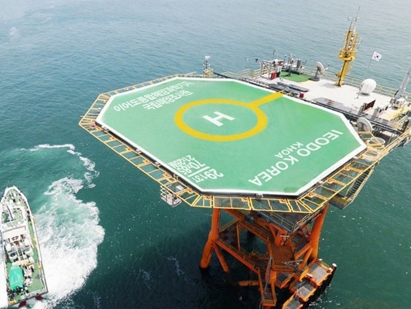 Giàn khoan của Hàn Quốc hạ đặt tại Dokdo, nơi Trung Quốc cũng yêu sách chủ quyền Giàn khoan của Hàn Quốc hạ đặt tại Dokdo, nơi Trung Quốc cũng yêu sách chủ quyền