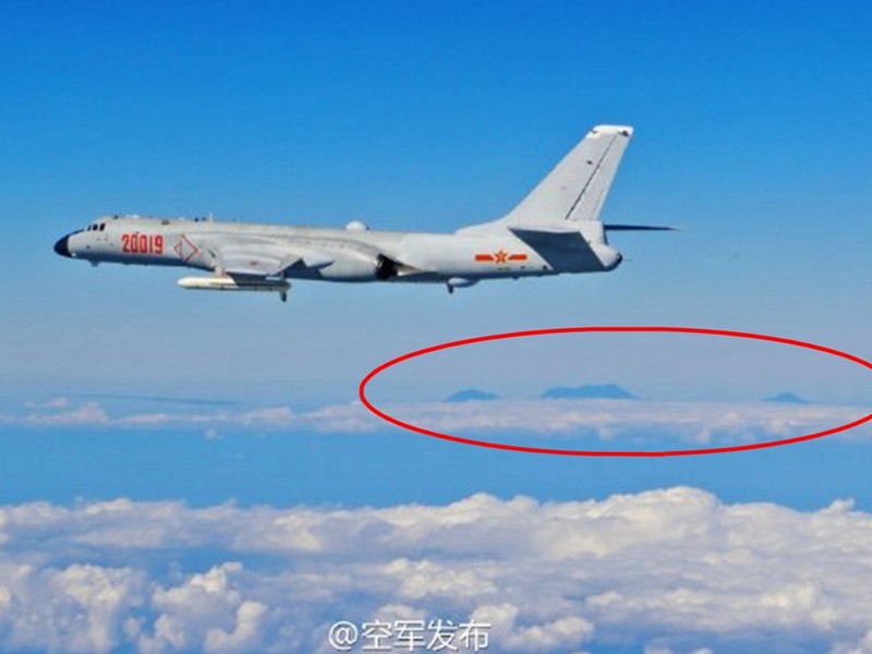Máy bay ném bom chiến lược H-6K của Trung Quốc bay tuần tra rất gần Đài Loan Máy bay ném bom chiến lược H-6K của Trung Quốc bay tuần tra rất gần Đài Loan