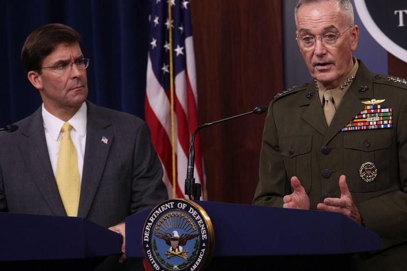 Bộ trưởng Quốc phòng Mark Esper và Chủ tịch Hội đồng Tham mưu trưởng Liên quân, Đại tướng Joseph Dunford. Ảnh: WSJ Bộ trưởng Quốc phòng Mark Esper và Chủ tịch Hội đồng Tham mưu trưởng Liên quân, Đại tướng Joseph Dunford. Ảnh: WSJ