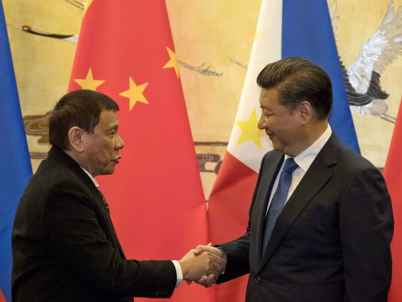 Chủ tịch Trung Quốc Tập Cận Bình gặp gỡ ông Duterte tại Nhà khách Điếu Ngư Đài hôm 29/8. Ảnh: Tân Hoa xã