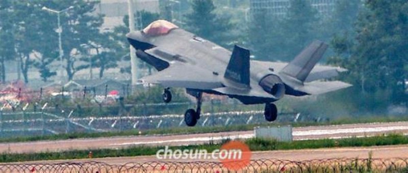 Một trong hai chiếc F-35A của không quân Hàn Quốc hạ cánh xuống sân bay Cheongju ngày 21/8 Một trong hai chiếc F-35A của không quân Hàn Quốc hạ cánh xuống sân bay Cheongju ngày 21/8