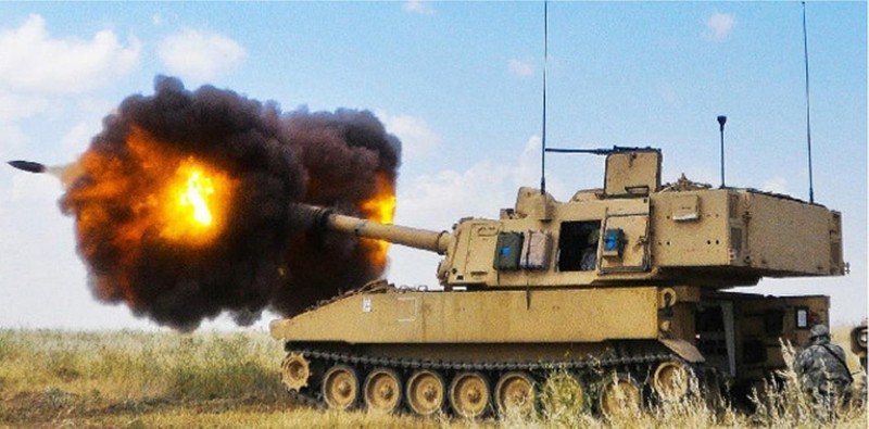 Pháo tự hành M109A6 Paladin đang bắn Pháo tự hành M109A6 Paladin đang bắn