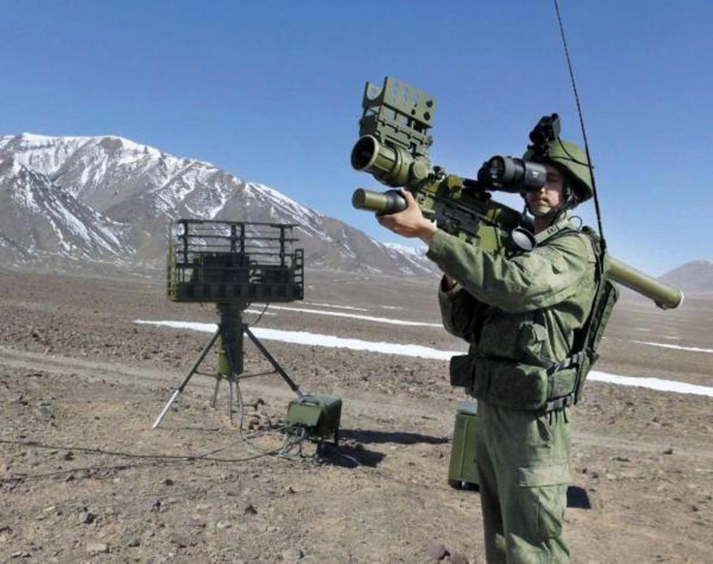 Ấn Độ đã mua và được Nga cấp giấy phép sản xuất hệ thống tên lửa phòng không “Iagla- S (SA-24) hiện đại, trị giá hợp đồng 1 tỷ USD. Ảnh: Người quan sát