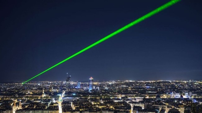 Trung Quốc đã triển khai hệ thống vũ khí laser trên mặt đất và trên tàu để phòng thủ chống tên lửa. Ảnh: Creaders