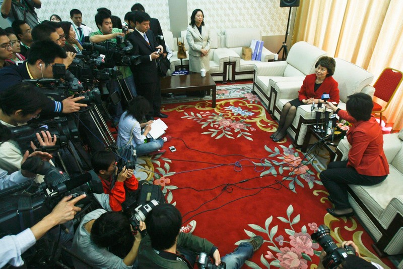 Bà Elaine Chao gặp gỡ giới báo chí trong chuyến tới Trung Quốc hồi đầu năm nay. Ảnh: New York Times