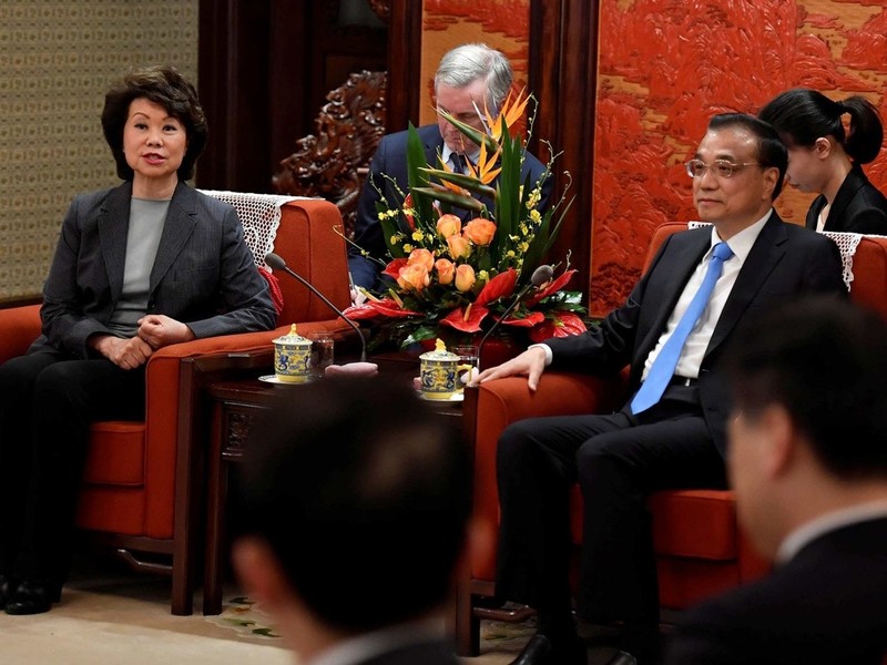 Thủ tướng Trung Quốc Lý Khắc Cường tiếp bà Elaine Chao khi bà thăm Trung Quốc năm 2018