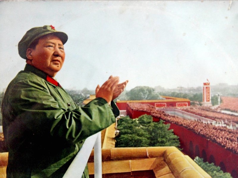 Quốc sử Trung Quốc năm nay không nói nhiều đến sai lầm của cá nhân ông Mao Trạch Đông và cũng không quy kết sai lầm của “Đại cách mạng Văn hóa” là “do Mao Trạch Đông phát động và lãnh đạo” như trong “Nghị quyết Hội nghị Trung ương 6 khóa XI năm 1981. Ảnh Đa Chiều/VCG Quốc sử Trung Quốc năm nay không nói nhiều đến sai lầm của cá nhân ông Mao Trạch Đông và cũng không quy kết sai lầm của “Đại cách mạng Văn hóa” là “do Mao Trạch Đông phát động và lãnh đạo” như trong “Nghị quyết Hội nghị Trung ương 6 khóa XI năm 1981. Ảnh Đa Chiều/VCG