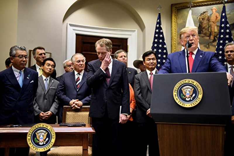 Phát biểu sau khi ký Hiệp định thương mại với Nhật, ông Trum gắn tình hình Hồng Kông với cuộc đàm phán thương mại Mỹ - Trung, điều mà Trung Quốc luôn phản đối