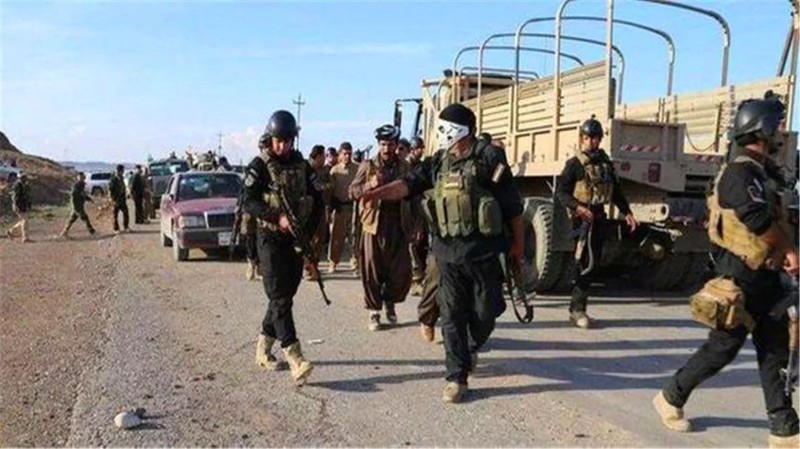 Lực lượng vũ trang người Kurd từng được Mỹ huấn luyện thành đội quân tinh nhuệ, giờ đây đã ngả sang phía liên quân Syria và Nga khiến nhiều người Mỹ phê phán mạnh mẽ Nhà Trắng