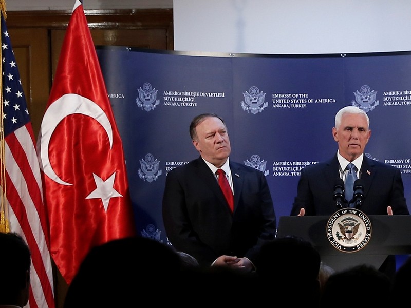 Phó Tổng thống Mỹ Mike Pence họp báo tại Ankara tuyên bố Mỹ và Thổ Nhĩ Kỳ đã đạt được thỏa thuận ngừng bắn cho việc Thổ Nhĩ Kỳ chấm dứt hoạt động quân sự và rút quân khỏi miền Bắc Syria.