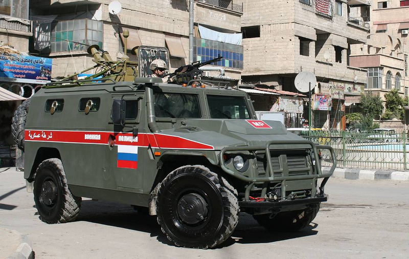 Xe bọc thép của lực lượng quân cảnh Nga tại thành phố Manbij, miền Bắc Syria. Xe bọc thép của lực lượng quân cảnh Nga tại thành phố Manbij, miền Bắc Syria.
