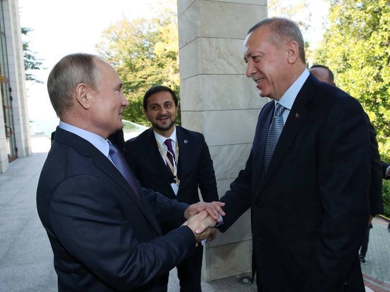 Tổng thống Putin và Erdogan vui mừng sau khi thỏa thuận Sochi 10 điểm được ký kết Tổng thống Putin và Erdogan vui mừng sau khi thỏa thuận Sochi 10 điểm được ký kết