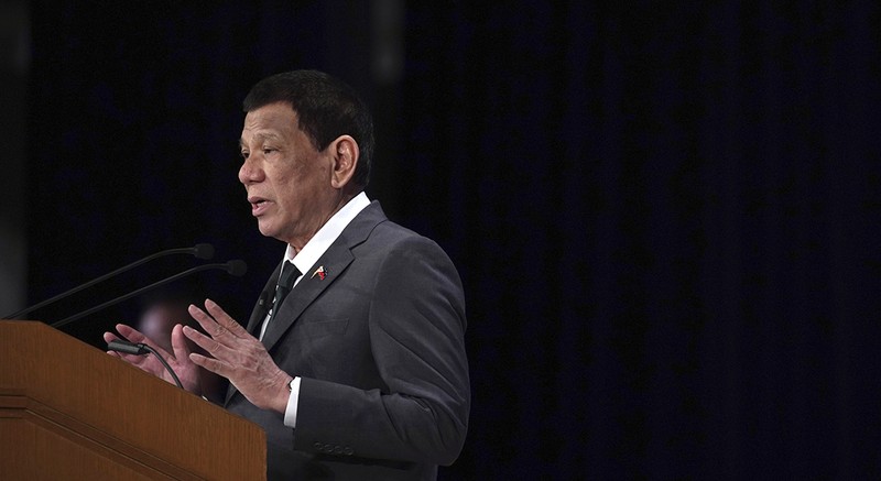 Tại Hội nghị cấp cao ASEAN ngày 3/11, ông Duterte đã nói yêu cầu Trung Quốc "cần phải giảm bớt các hoạt động quân sự ở Biển Đông”. Tại Hội nghị cấp cao ASEAN ngày 3/11, ông Duterte đã nói yêu cầu Trung Quốc "cần phải giảm bớt các hoạt động quân sự ở Biển Đông”.