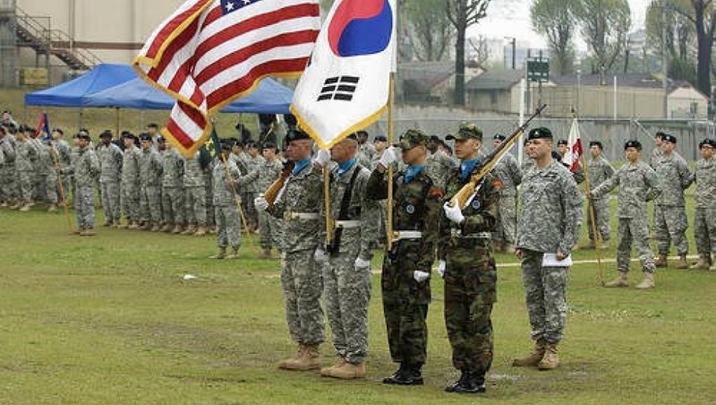 Sau khi đàm phán tan vỡ, Mỹ đang xem xét rút một lữ đoàn quân ra khỏi Hàn Quốc. Sau khi đàm phán tan vỡ, Mỹ đang xem xét rút một lữ đoàn quân ra khỏi Hàn Quốc.