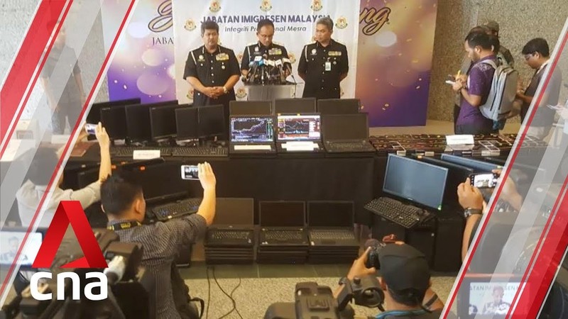 Cục Di trú Malaysia họp báo công bố về vụ bắt giữ hôm 21/11. Cục Di trú Malaysia họp báo công bố về vụ bắt giữ hôm 21/11.