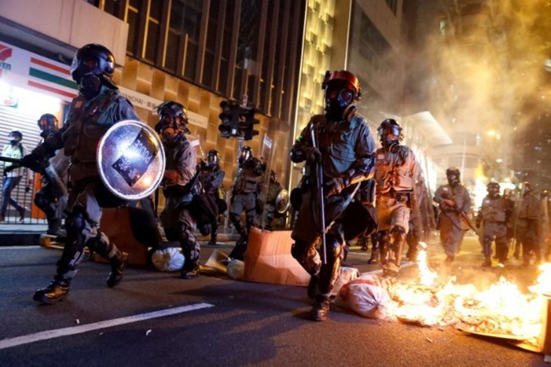 Xung đột dữ dội giữa cảnh sát với người biểu tình diễn ra từ ngày 18/11. Xung đột dữ dội giữa cảnh sát với người biểu tình diễn ra từ ngày 18/11.