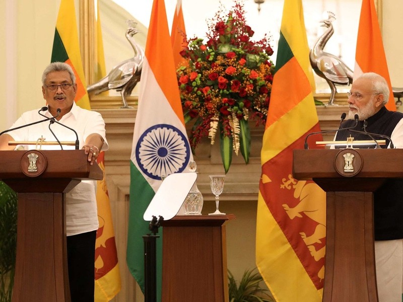 Tổng thống Sri Lanka Gotabhaya Rajapaksa (trái) và Thủ tướng Ấn Độ Narendra Modi (phải) họp báo chung. Tổng thống Sri Lanka Gotabhaya Rajapaksa (trái) và Thủ tướng Ấn Độ Narendra Modi (phải) họp báo chung.