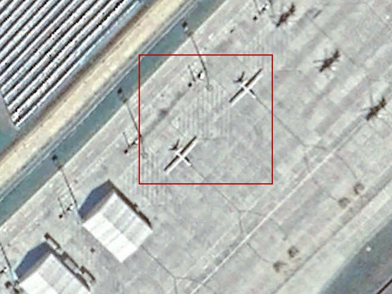 Ảnh vệ tinh chụp 2 chiếc máy bay không người lái tấn công GJ-2 bố trí tại Vân Nam. Ảnh vệ tinh chụp 2 chiếc máy bay không người lái tấn công GJ-2 bố trí tại Vân Nam.