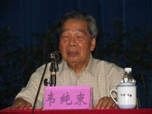 Ông Vi Thuần Thúc, cựu Chủ tịch Quảng Tây, sếp trên và người tiền nhiệm của Thành Khắc Kiệt, bố chồng Lý Bình. Ông Vi Thuần Thúc, cựu Chủ tịch Quảng Tây, sếp trên và người tiền nhiệm của Thành Khắc Kiệt, bố chồng Lý Bình.