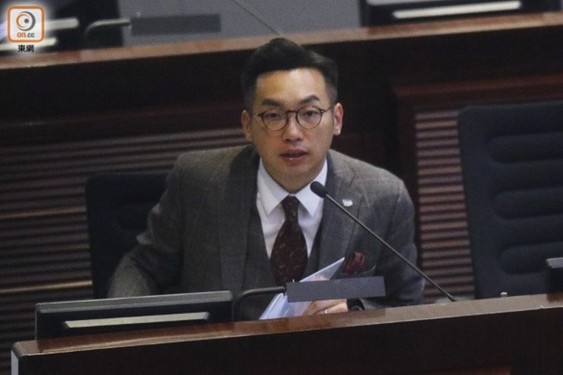 Nghị sĩ Alvin Yeung cho rằng, luận tội bà Carrie Lam là bước quan trọng để lập lại trật tự ở Hồng Kông. Nghị sĩ Alvin Yeung cho rằng, luận tội bà Carrie Lam là bước quan trọng để lập lại trật tự ở Hồng Kông.