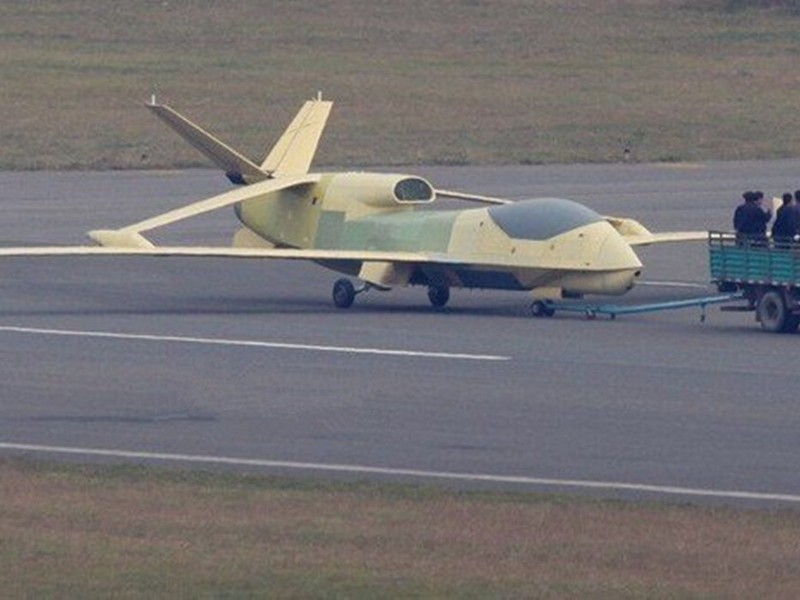 UAV trinh sát WZ-7 Xianglong.