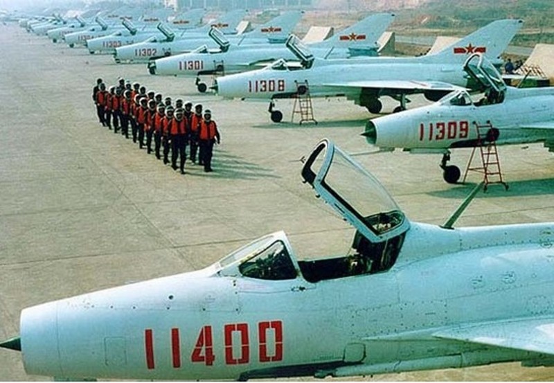 Tieemkichs J-7 được phát triển theo nguyên mẫu MiG-21 của Liên Xô cũ.