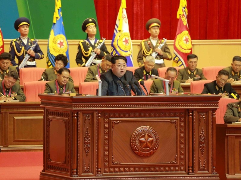 Nhà lãnh đạo Triều Tiên Kim Jong-un chú trì Hội nghị Quân ủy mở rộng động viên quân đội sẵn sàng chiến đấu. Nhà lãnh đạo Triều Tiên Kim Jong-un chú trì Hội nghị Quân ủy mở rộng động viên quân đội sẵn sàng chiến đấu.