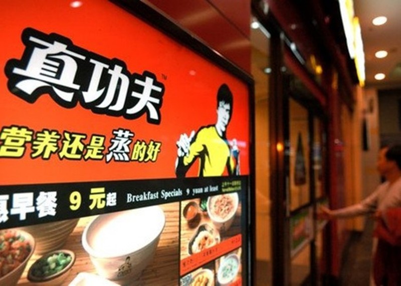 Hình ảnh Kung Fu Long mô phỏng Lý Tiểu Long trên nhãn hàng của Zhen Gongfu.