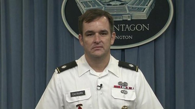 Người phát ngôn Lầu Năm Góc Dave Eastburn: “Chúng tôi lo ngại về quy mô xây dựng của đường băng sân bay và các cơ sở cảng được xây dựng ở Dara Sakor. Quy mô này vượt xa nhu cầu cơ sở hạ tầng hoạt động thương mại hiện nay và trong tương lai, có thể sẽ được dùng cho mục đích quân sự". Người phát ngôn Lầu Năm Góc Dave Eastburn: “Chúng tôi lo ngại về quy mô xây dựng của đường băng sân bay và các cơ sở cảng được xây dựng ở Dara Sakor. Quy mô này vượt xa nhu cầu cơ sở hạ tầng hoạt động thương mại hiện nay và trong tương lai, có thể sẽ được dùng cho mục đích quân sự".