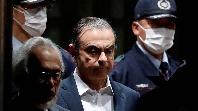 Carlos Ghosn bị bắt tại sân bay Tokyo ngày 19/11/2018 rồi được ký quỹ bảo lãnh tại ngoại chờ xét xử. (Ảnh: Đa Chiều). Carlos Ghosn bị bắt tại sân bay Tokyo ngày 19/11/2018 rồi được ký quỹ bảo lãnh tại ngoại chờ xét xử. (Ảnh: Đa Chiều).