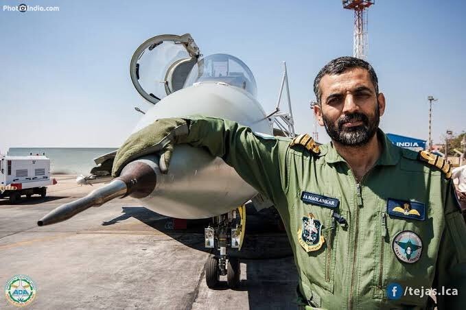 Tướng Jadip Maolanka , người lái chiếc máy bay thực hiện cú hạ cánh thành công (Ảnh: Tejas.Ica) Tướng Jadip Maolanka , người lái chiếc máy bay thực hiện cú hạ cánh thành công (Ảnh: Tejas.Ica)