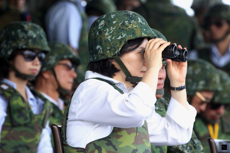 Bà Thái Anh Văn thị sát cuộc diễn tập Hán Quang của một đơn vị quân đội (Ảnh: CNA)