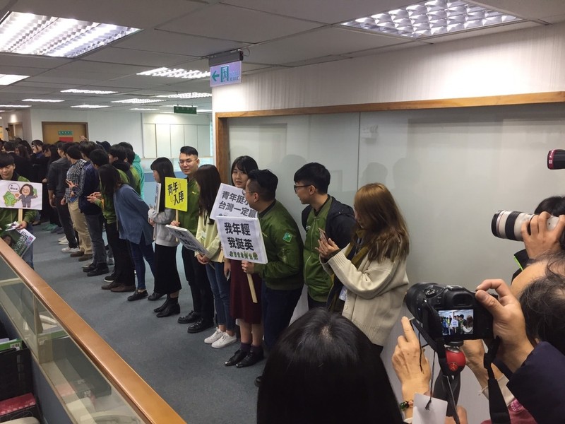 Bà Thái Anh Văn chiến thắng vang dội trong bầu cử được cho là do tranh thủ được sự ủng hộ của giới trẻ Đài Loan (Ảnh: Đa Chiều)