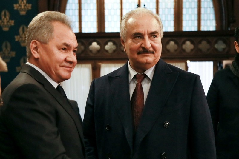 Bộ trưởng Quốc phòng Nga Sergei Shoigu (trái) và thủ lĩnh LNA Halifa Haftar tại Moscow, 13/1 (Ảnh: AP) Bộ trưởng Quốc phòng Nga Sergei Shoigu (trái) và thủ lĩnh LNA Halifa Haftar tại Moscow, 13/1 (Ảnh: AP)