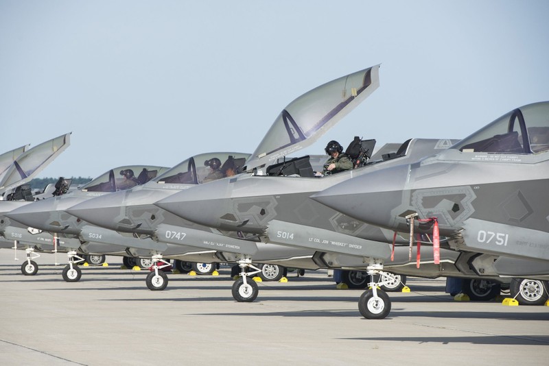 Với phi đội 15 chiếc F-35, Singapore sẽ trở thành quốc gia thứ 4 ngoài Mỹ sở hữu loại chiến đấu cơ tàng hình hiện đại này (Ảnh: Sohu) Với phi đội 15 chiếc F-35, Singapore sẽ trở thành quốc gia thứ 4 ngoài Mỹ sở hữu loại chiến đấu cơ tàng hình hiện đại này (Ảnh: Sohu)