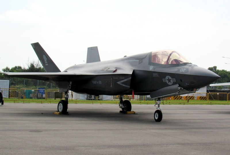 Ngoài khả năng tàng hình, F-35 còn có thể cất hạ cánh thẳng đứng và trên đường băng ngắn (Ảnh: Sohu) Ngoài khả năng tàng hình, F-35 còn có thể cất hạ cánh thẳng đứng và trên đường băng ngắn (Ảnh: Sohu)