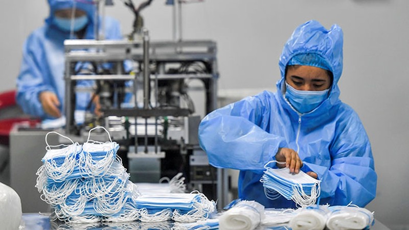 Khẩu trang đang trở thành thứ vật tư y tế khan hiếm, các quan chức ở Đại Lý Vân Nam đã bị kỷ luật khi "trưng dụng khẩn cấp" mặt hàng này của Trùng Khánh vận chuyển qua địa bàn (Ảnh: Guancha) Khẩu trang đang trở thành thứ vật tư y tế khan hiếm, các quan chức ở Đại Lý Vân Nam đã bị kỷ luật khi "trưng dụng khẩn cấp" mặt hàng này của Trùng Khánh vận chuyển qua địa bàn (Ảnh: Guancha)