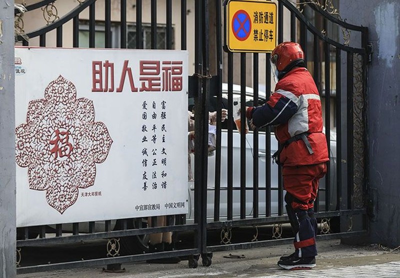 Người ship đồ ăn cũng không được ra vào khu vực dân cư (Ảnh: mybluemix.net) Người ship đồ ăn cũng không được ra vào khu vực dân cư (Ảnh: mybluemix.net)