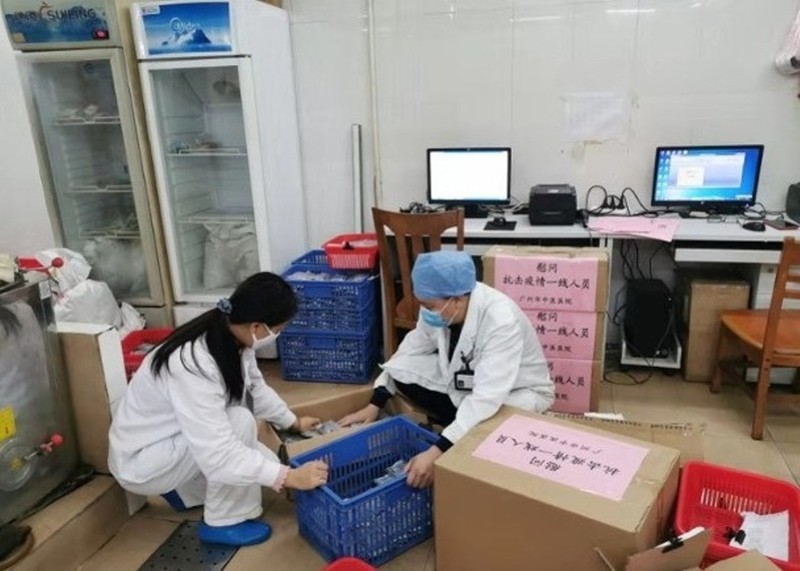 Quảng Đông được đánh giá là nơi điều trị có hiệu quả nCoV, tỷ lệ tử vong chỉ 0,88%. Tỉnh đã bào chế bài thuốc đông y sử dụng trong các bệnh viện (Ảnh: Đa Chiều) Quảng Đông được đánh giá là nơi điều trị có hiệu quả nCoV, tỷ lệ tử vong chỉ 0,88%. Tỉnh đã bào chế bài thuốc đông y sử dụng trong các bệnh viện (Ảnh: Đa Chiều)