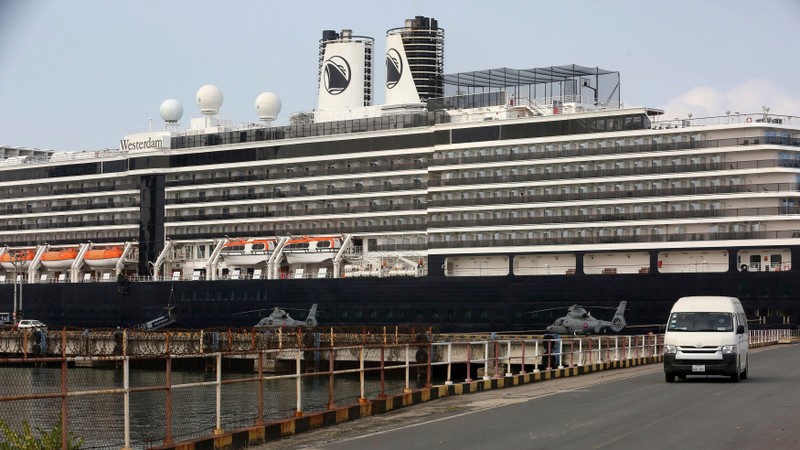 Tàu Westerdam hiện vẫn đang đậu ở cảng Sinanoukville (Ảnh: AFP)