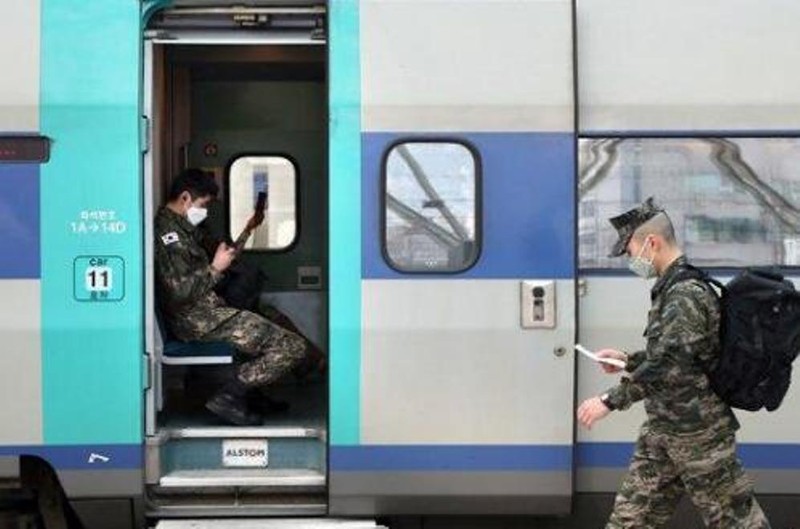 Quân đội Hàn Quốc đã phải cách ly 7.700 quân nhân để phòng ngừa dịch bệnh COVID-19 lây lan (Ảnh: Yonhap)