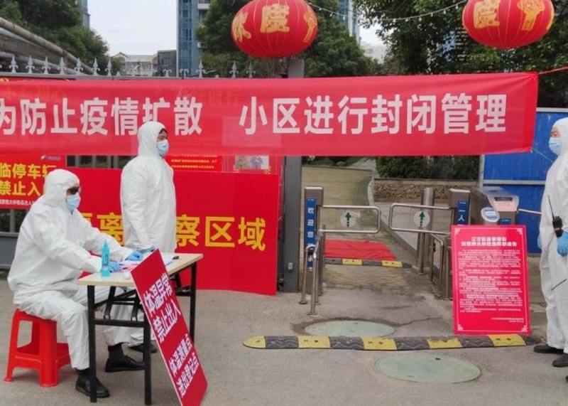 Nhiều địa phương ở Trung Quốc tiếp tục thực hiện quản lý khép kín theo các cộng đồng dân cư (Ảnh: Đông Phương). Nhiều địa phương ở Trung Quốc tiếp tục thực hiện quản lý khép kín theo các cộng đồng dân cư (Ảnh: Đông Phương).