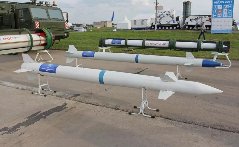 S-350 có các loại đạn với các tầm bắn khác nhau (Ảnh: Ifeng) S-350 có các loại đạn với các tầm bắn khác nhau (Ảnh: Ifeng)