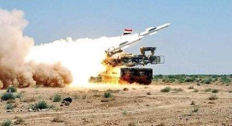 Hệ thống tên lửa phòng không tầm trung 9K37 “Buk” của quân đội Syria khai hỏa (Ảnh: Sohu). Hệ thống tên lửa phòng không tầm trung 9K37 “Buk” của quân đội Syria khai hỏa (Ảnh: Sohu).