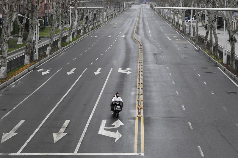 Thành phố Vũ Hán hiện vẫn đang thực hiện phong tỏa, quản lý đóng kín (Ảnh: Reuters). Thành phố Vũ Hán hiện vẫn đang thực hiện phong tỏa, quản lý đóng kín (Ảnh: Reuters).