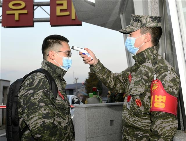 Dịch bệnh COVID-19 đã có mặt tại mọi quân chủng của quân đội Hàn Quốc (Ảnh: News1). Dịch bệnh COVID-19 đã có mặt tại mọi quân chủng của quân đội Hàn Quốc (Ảnh: News1).
