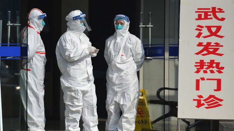 Có tới hơn 3 ngàn nhân viên y tế ở Hồ Bắc và Vũ Hán bị nhiễm bệnh trong khi chống dịch, một số người đã hy sinh khi chữa bệnh cứu người (Ảnh: Tân Hoa xã) Có tới hơn 3 ngàn nhân viên y tế ở Hồ Bắc và Vũ Hán bị nhiễm bệnh trong khi chống dịch, một số người đã hy sinh khi chữa bệnh cứu người (Ảnh: Tân Hoa xã)