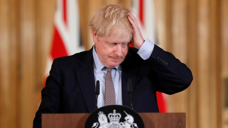 Thủ tướng Anh Boris Johnson đang bị chỉ trích về chính sách đối phó tiêu cực với dịch bệnh COVID-19 (Ảnh: Reuters).