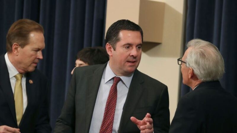 Hạ nghị sĩ Cộng hòa Mỹ Devin Nunes (giữa) tiết lộ Ủy ban Tình báo đặc biệt Hoa Kỳ đang soạn thảo một dự luật chống lại Trung Quốc dựa trên kết quả một cuộc điều tra (Ảnh: Getty).